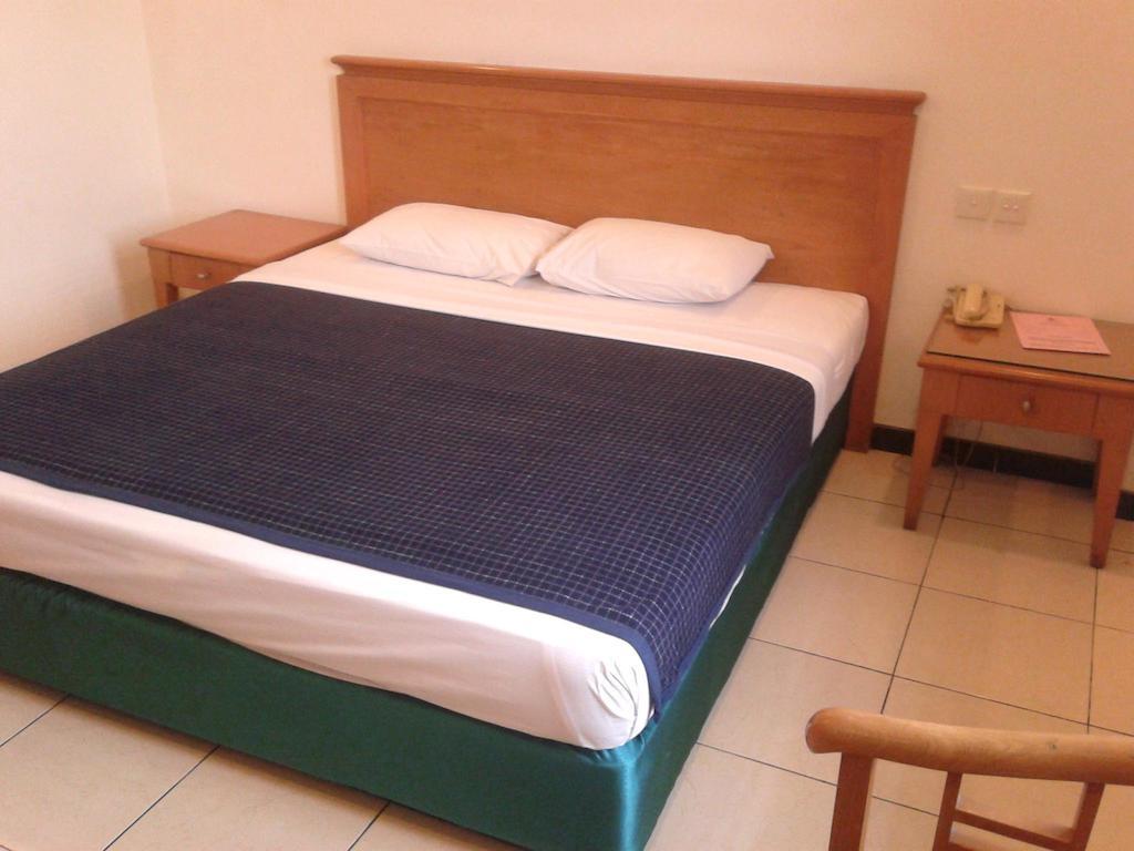 Hotel Fortuna Surabaya Oda fotoğraf
