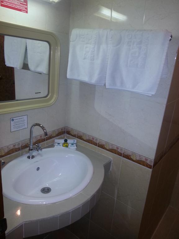 Hotel Fortuna Surabaya Oda fotoğraf