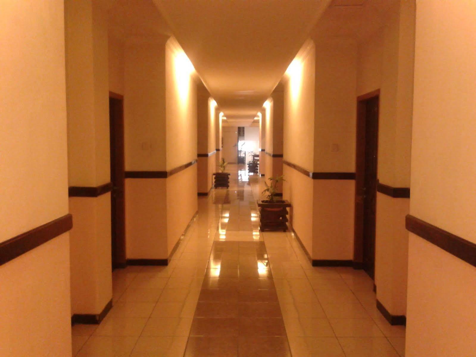 Hotel Fortuna Surabaya Dış mekan fotoğraf