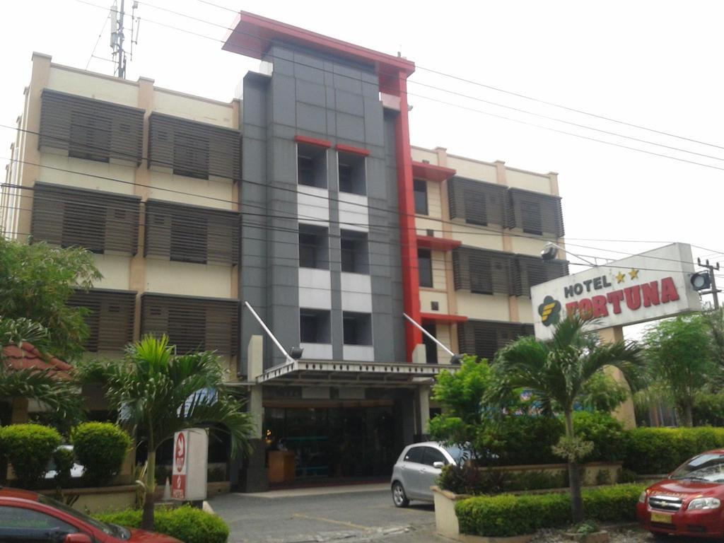 Hotel Fortuna Surabaya Dış mekan fotoğraf